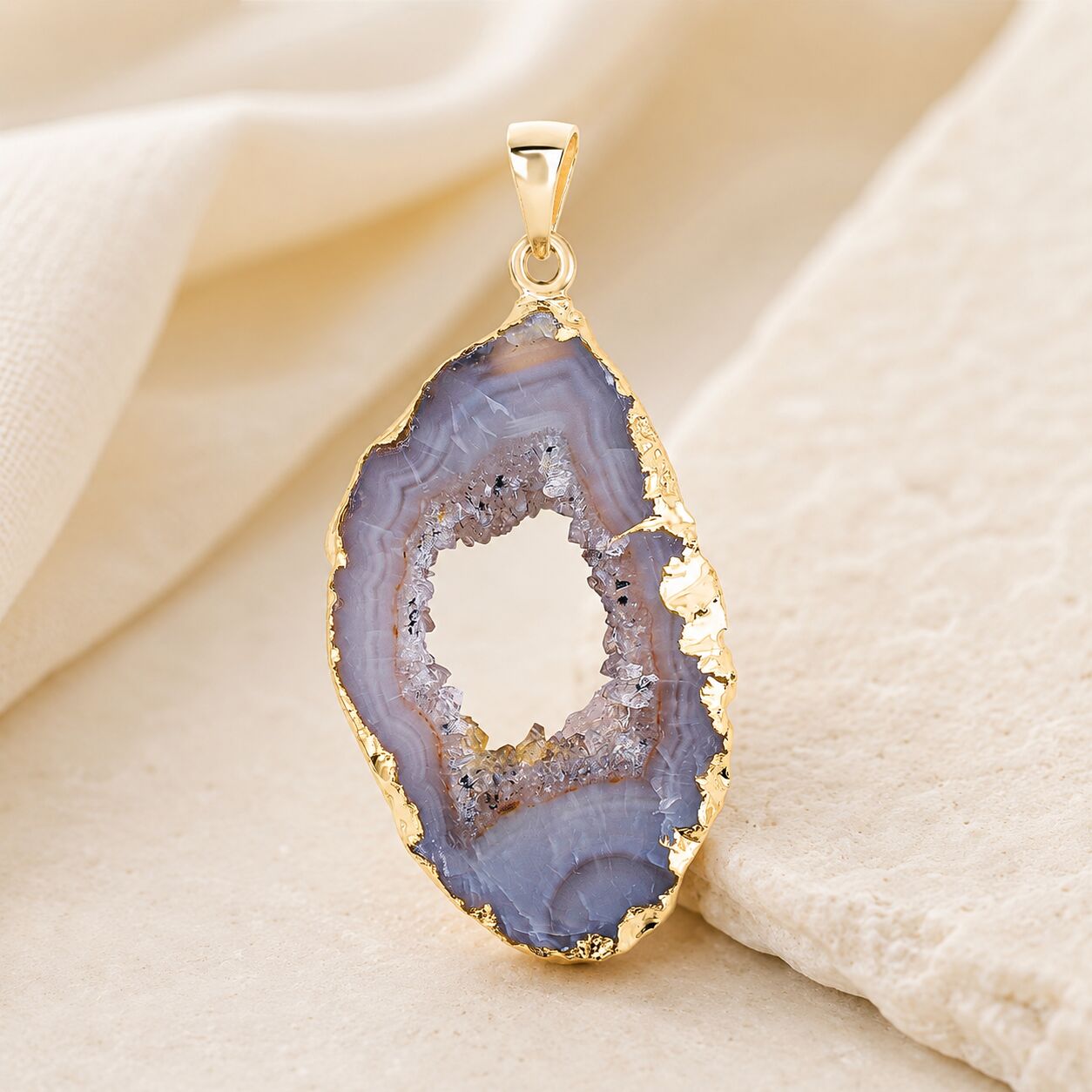 Geode Slice Pendant – Nature's Hidden Sparkle