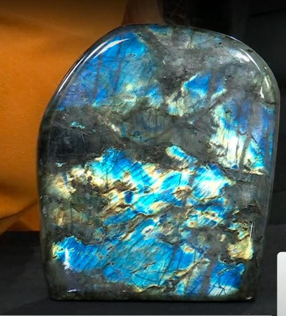 Iridescent Labradorite Free Form – A Magical Display of Clarity and Protection