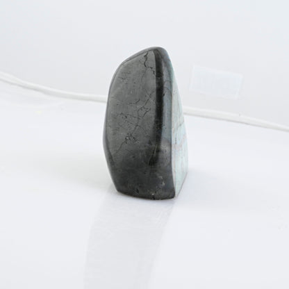 Labradorite Free Form – A Shimmering Gemstone for Your Space