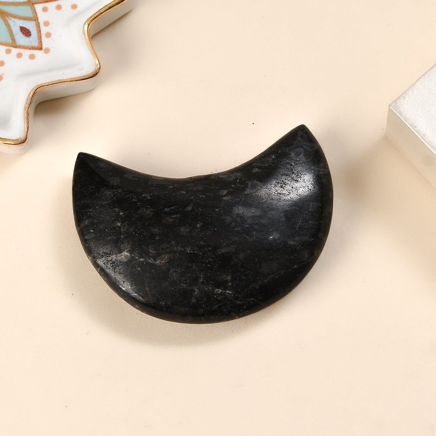 Labradorite Nimit Moon — Protection and Transformation