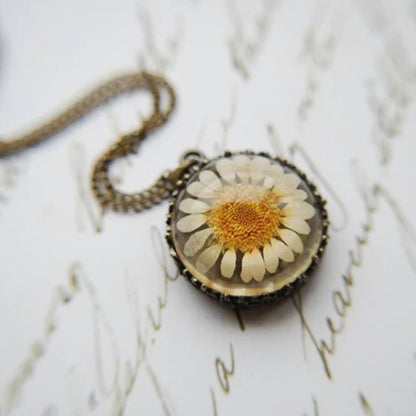 Botanical Dreamer Daisy Necklace