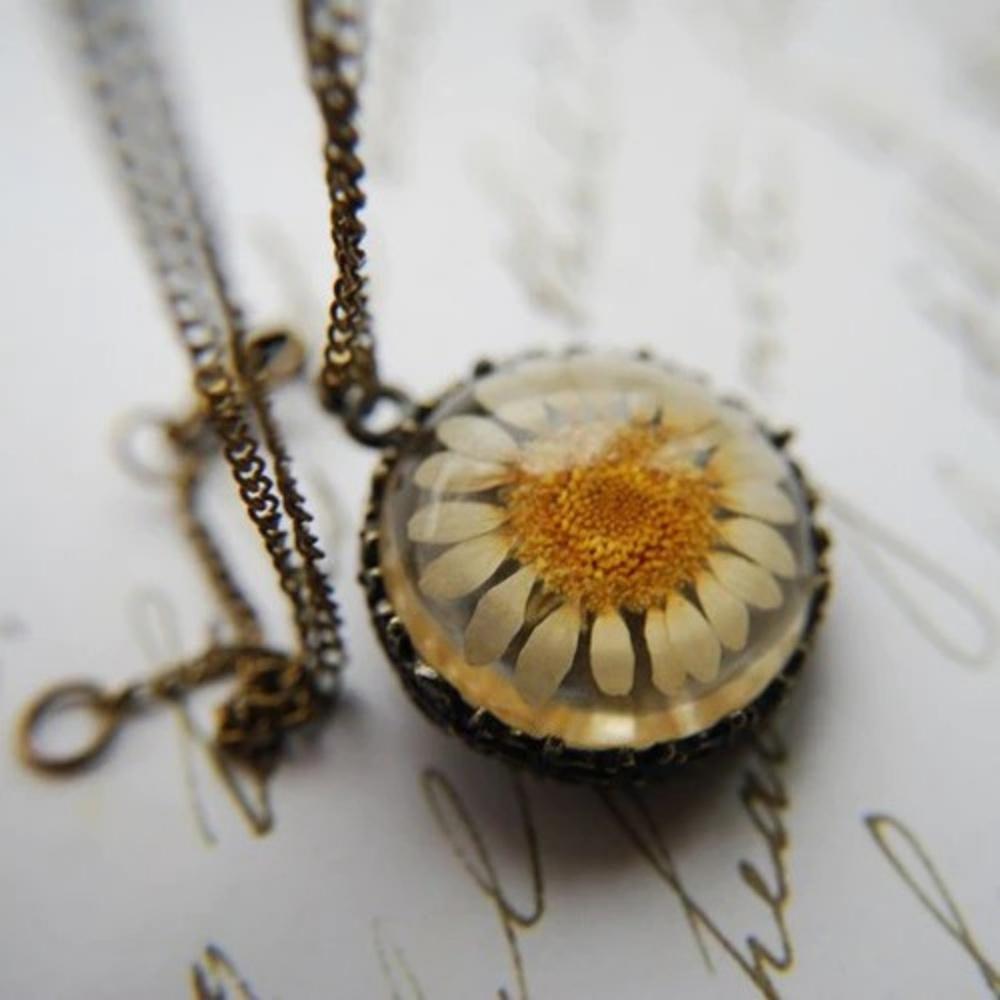 Botanical Dreamer Daisy Necklace