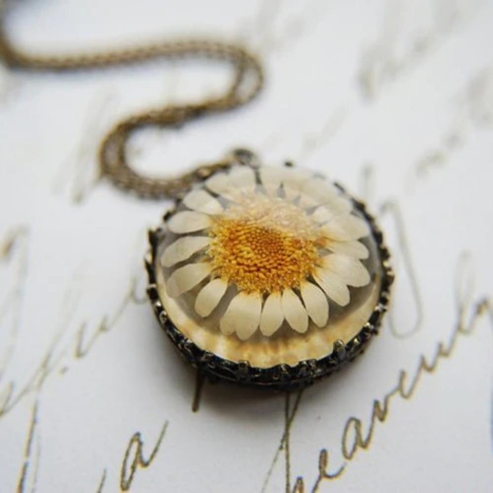 Botanical Dreamer Daisy Necklace